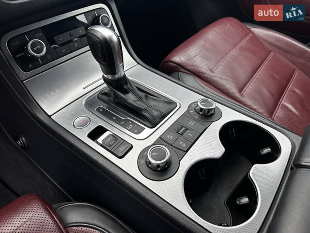 Белый Фольксваген Туарег, объемом двигателя 2.97 л и пробегом 260 тыс. км за 21900 $, фото 32 на Automoto.ua