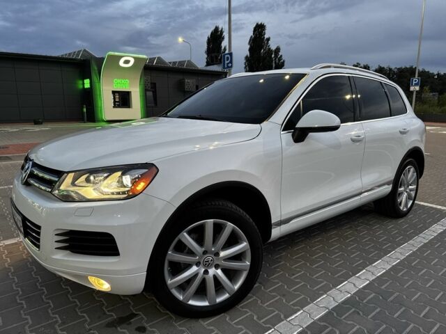 Белый Фольксваген Туарег, объемом двигателя 3 л и пробегом 266 тыс. км за 17000 $, фото 23 на Automoto.ua