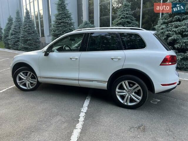 Белый Фольксваген Туарег, объемом двигателя 3 л и пробегом 290 тыс. км за 19900 $, фото 4 на Automoto.ua