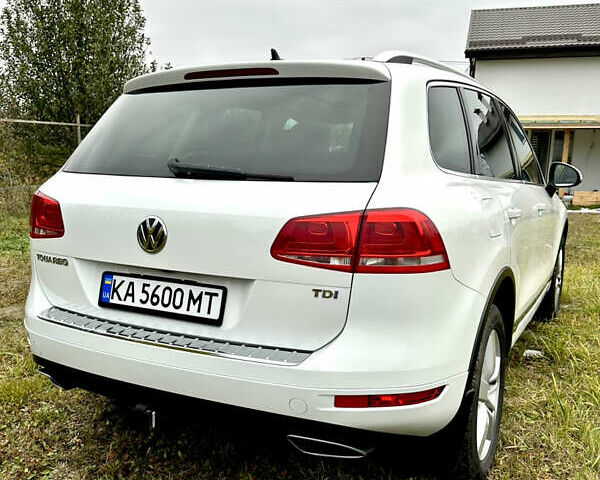 Белый Фольксваген Туарег, объемом двигателя 3 л и пробегом 236 тыс. км за 22000 $, фото 15 на Automoto.ua