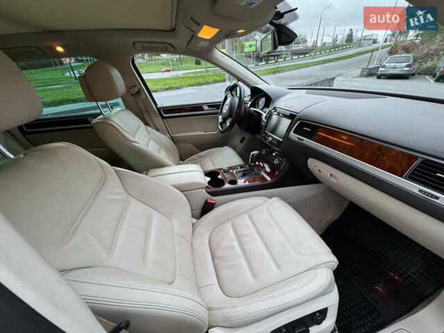 Белый Фольксваген Туарег, объемом двигателя 2.97 л и пробегом 278 тыс. км за 26800 $, фото 32 на Automoto.ua