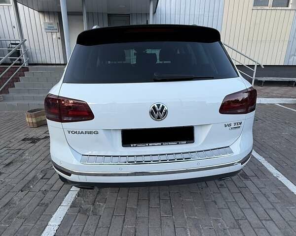 Белый Фольксваген Туарег, объемом двигателя 2.97 л и пробегом 145 тыс. км за 31500 $, фото 8 на Automoto.ua