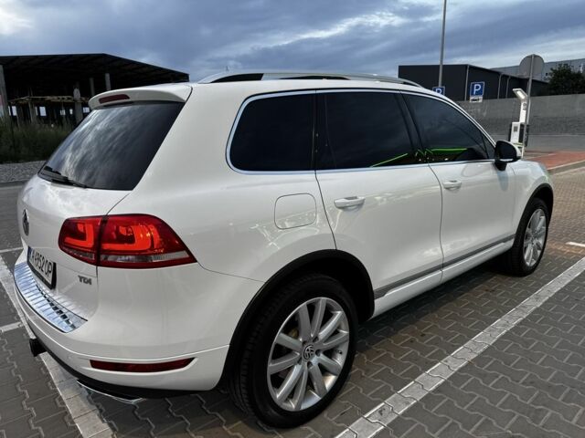 Белый Фольксваген Туарег, объемом двигателя 3 л и пробегом 266 тыс. км за 17000 $, фото 6 на Automoto.ua