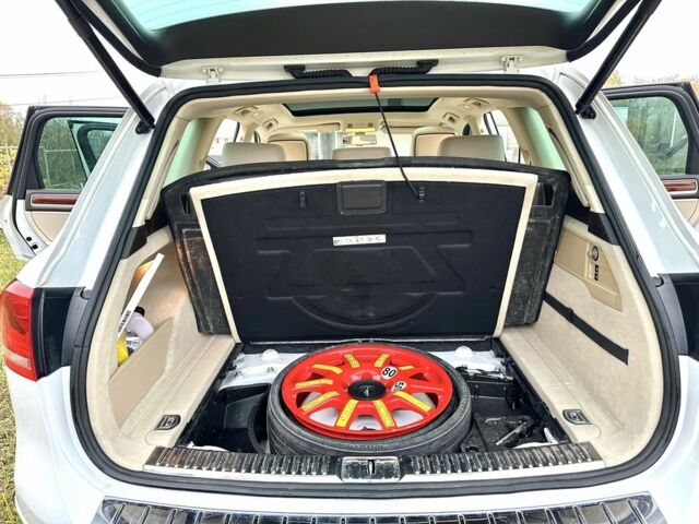 Белый Фольксваген Туарег, объемом двигателя 3 л и пробегом 236 тыс. км за 22500 $, фото 5 на Automoto.ua