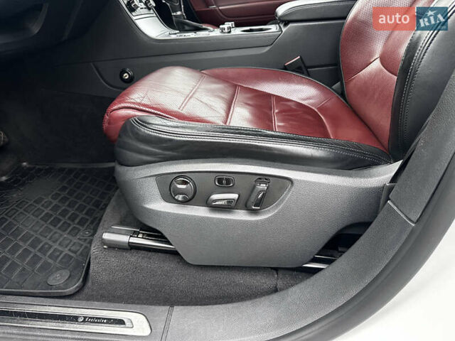 Белый Фольксваген Туарег, объемом двигателя 2.97 л и пробегом 260 тыс. км за 21900 $, фото 25 на Automoto.ua