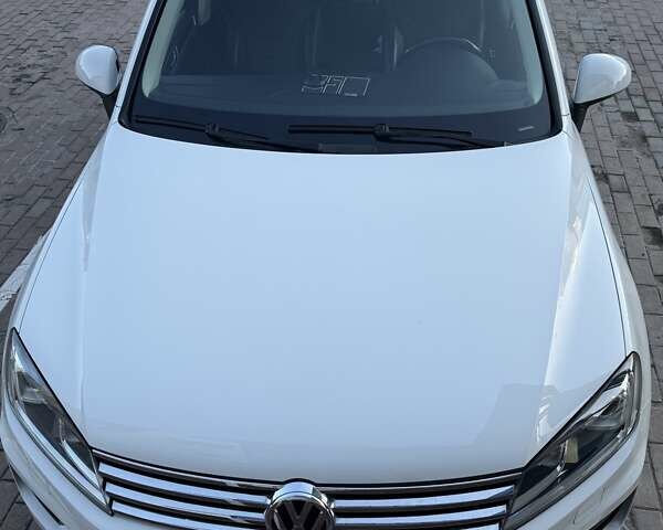 Белый Фольксваген Туарег, объемом двигателя 2.97 л и пробегом 145 тыс. км за 31500 $, фото 13 на Automoto.ua