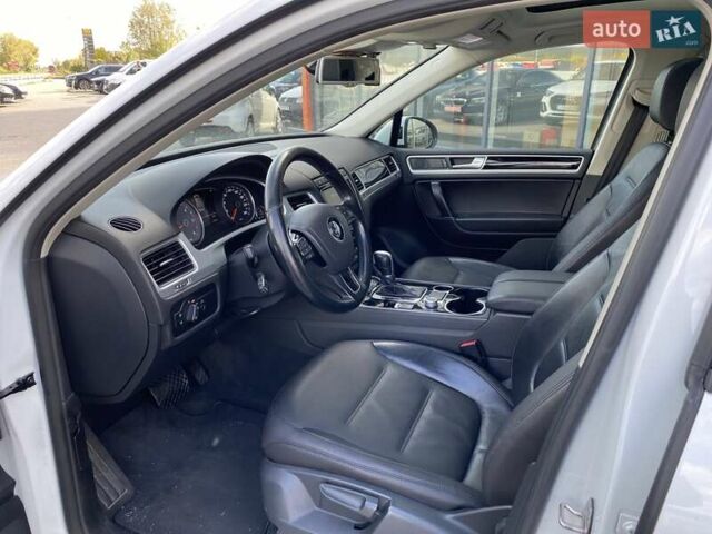 Белый Фольксваген Туарег, объемом двигателя 2.97 л и пробегом 209 тыс. км за 25900 $, фото 6 на Automoto.ua