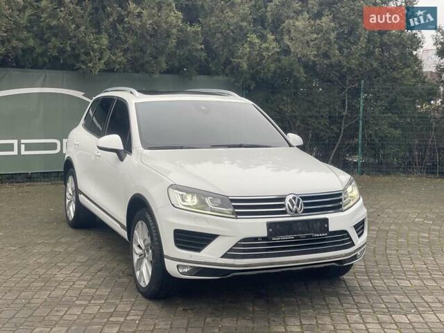 Білий Фольксваген Туарег, об'ємом двигуна 2.97 л та пробігом 228 тис. км за 23900 $, фото 3 на Automoto.ua