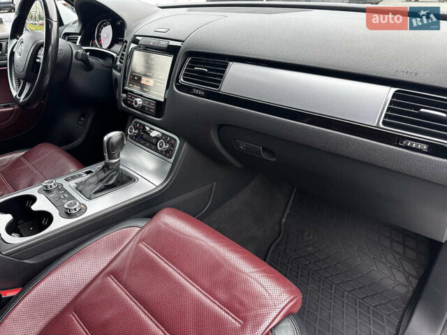 Белый Фольксваген Туарег, объемом двигателя 2.97 л и пробегом 260 тыс. км за 21900 $, фото 45 на Automoto.ua