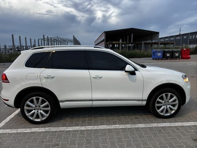 Белый Фольксваген Туарег, объемом двигателя 3 л и пробегом 266 тыс. км за 17000 $, фото 7 на Automoto.ua