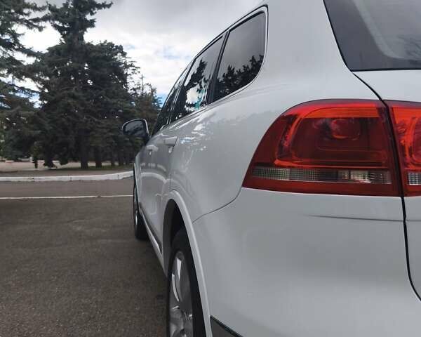 Белый Фольксваген Туарег, объемом двигателя 2.97 л и пробегом 162 тыс. км за 21500 $, фото 8 на Automoto.ua