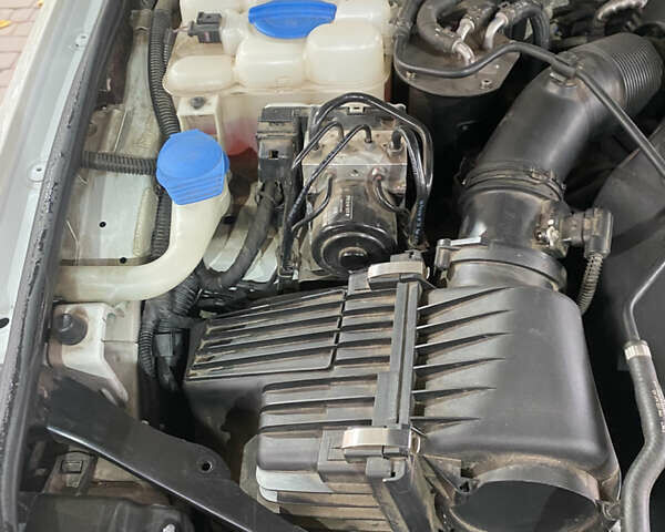 Білий Фольксваген Туарег, об'ємом двигуна 2.97 л та пробігом 165 тис. км за 23800 $, фото 17 на Automoto.ua