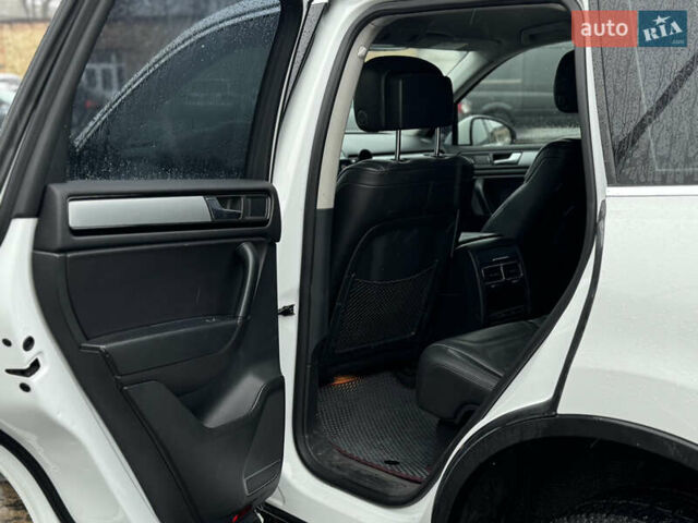 Белый Фольксваген Туарег, объемом двигателя 2.97 л и пробегом 248 тыс. км за 18000 $, фото 43 на Automoto.ua