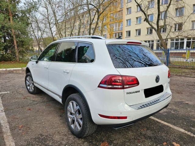Белый Фольксваген Туарег, объемом двигателя 3 л и пробегом 154 тыс. км за 12500 $, фото 2 на Automoto.ua