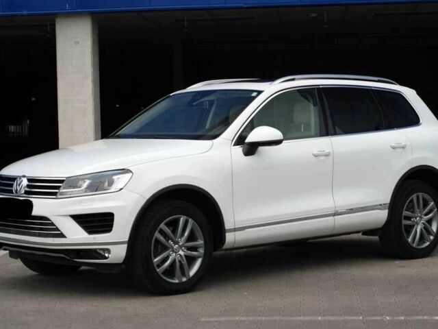 Белый Фольксваген Туарег, объемом двигателя 3 л и пробегом 103 тыс. км за 11900 $, фото 2 на Automoto.ua