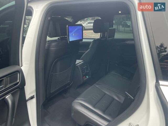 Білий Фольксваген Туарег, об'ємом двигуна 2.97 л та пробігом 228 тис. км за 23900 $, фото 15 на Automoto.ua