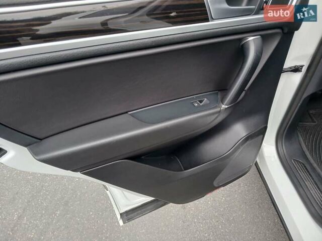 Белый Фольксваген Туарег, объемом двигателя 3 л и пробегом 170 тыс. км за 24900 $, фото 19 на Automoto.ua