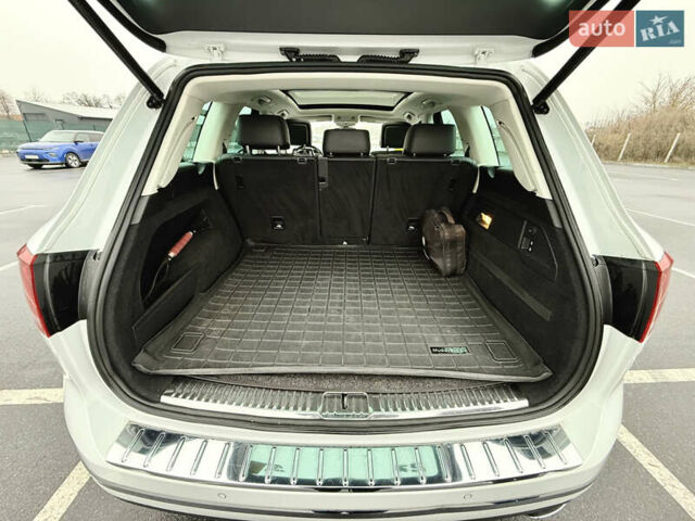 Белый Фольксваген Туарег, объемом двигателя 2.97 л и пробегом 216 тыс. км за 24500 $, фото 29 на Automoto.ua