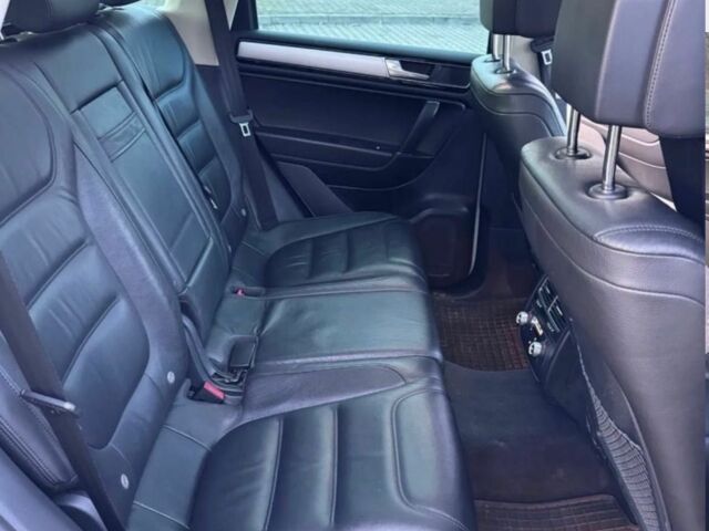 Білий Фольксваген Туарег, об'ємом двигуна 3 л та пробігом 182 тис. км за 15000 $, фото 11 на Automoto.ua