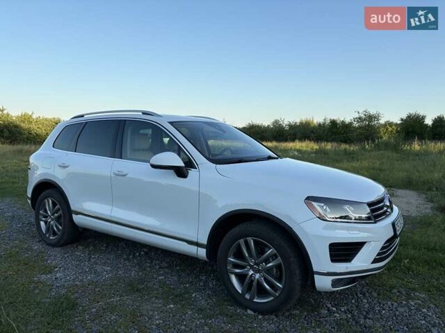 Белый Фольксваген Туарег, объемом двигателя 2.97 л и пробегом 99 тыс. км за 28500 $, фото 3 на Automoto.ua