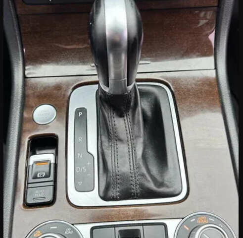 Білий Фольксваген Туарег, об'ємом двигуна 2.97 л та пробігом 320 тис. км за 23200 $, фото 19 на Automoto.ua