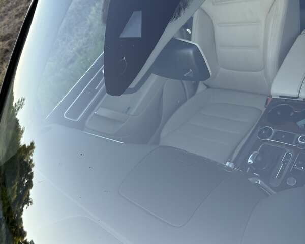 Белый Фольксваген Туарег, объемом двигателя 2.97 л и пробегом 99 тыс. км за 28500 $, фото 5 на Automoto.ua