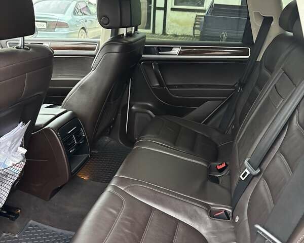 Белый Фольксваген Туарег, объемом двигателя 3 л и пробегом 269 тыс. км за 27000 $, фото 16 на Automoto.ua