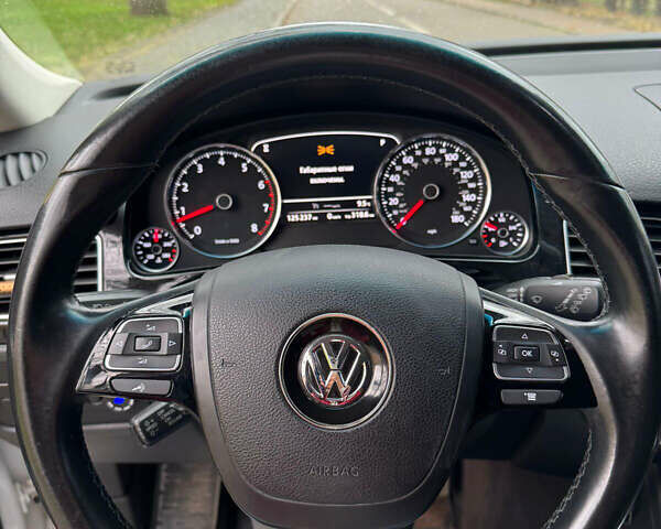 Белый Фольксваген Туарег, объемом двигателя 3.6 л и пробегом 125 тыс. км за 22500 $, фото 7 на Automoto.ua