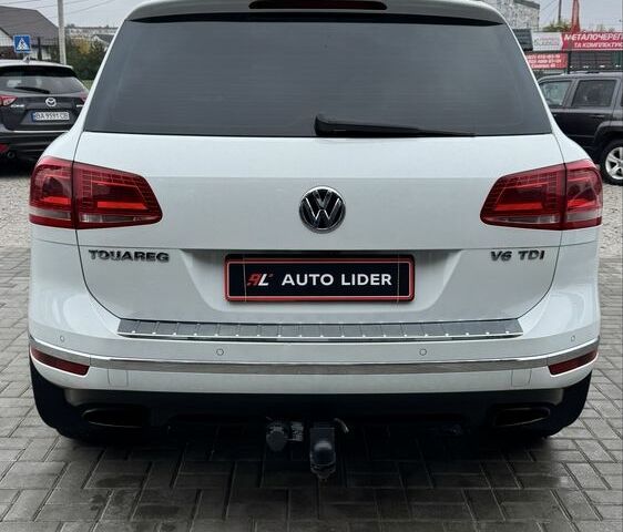 Белый Фольксваген Туарег, объемом двигателя 3 л и пробегом 320 тыс. км за 23700 $, фото 4 на Automoto.ua