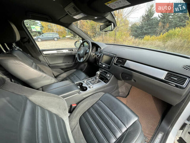 Білий Фольксваген Туарег, об'ємом двигуна 3 л та пробігом 199 тис. км за 35500 $, фото 12 на Automoto.ua