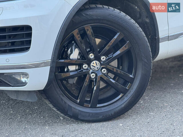 Белый Фольксваген Туарег, объемом двигателя 3.6 л и пробегом 242 тыс. км за 18500 $, фото 3 на Automoto.ua