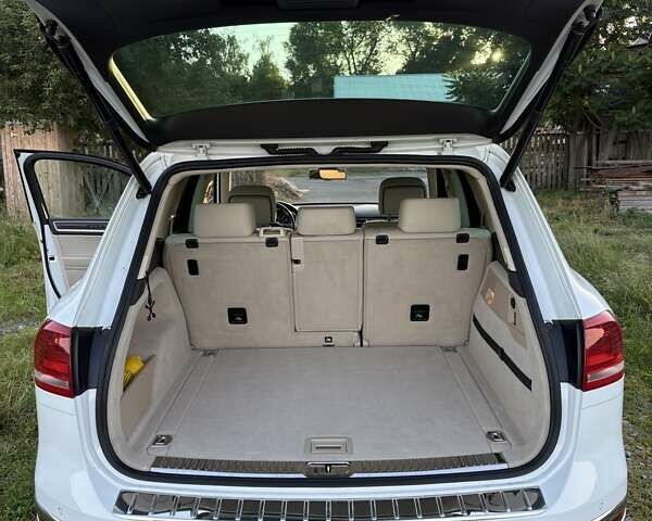 Белый Фольксваген Туарег, объемом двигателя 2.97 л и пробегом 99 тыс. км за 28500 $, фото 21 на Automoto.ua