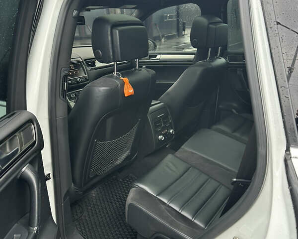 Белый Фольксваген Туарег, объемом двигателя 2.97 л и пробегом 278 тыс. км за 24000 $, фото 5 на Automoto.ua