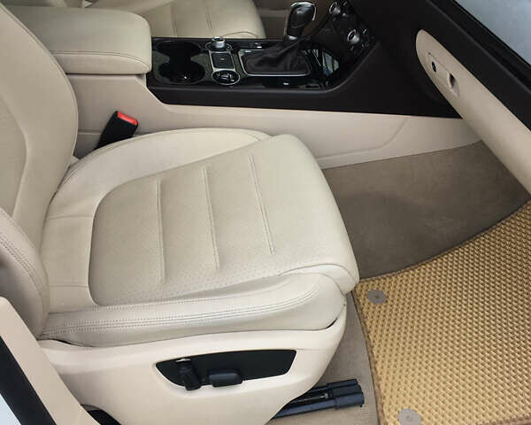 Белый Фольксваген Туарег, объемом двигателя 2.97 л и пробегом 285 тыс. км за 21000 $, фото 11 на Automoto.ua