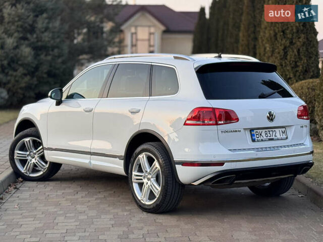 Білий Фольксваген Туарег, об'ємом двигуна 4.13 л та пробігом 197 тис. км за 27000 $, фото 8 на Automoto.ua