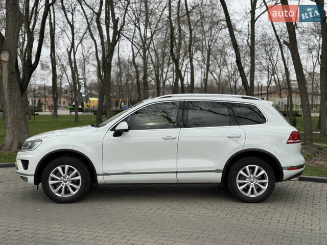 Білий Фольксваген Туарег, об'ємом двигуна 2.98 л та пробігом 270 тис. км за 24500 $, фото 1 на Automoto.ua