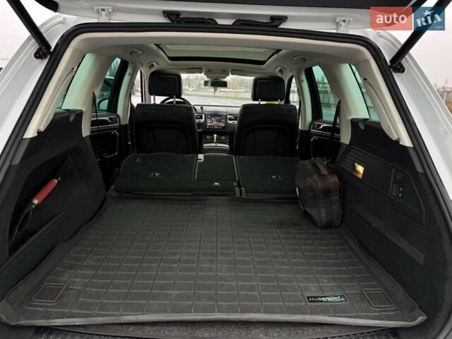 Белый Фольксваген Туарег, объемом двигателя 2.97 л и пробегом 216 тыс. км за 24500 $, фото 32 на Automoto.ua