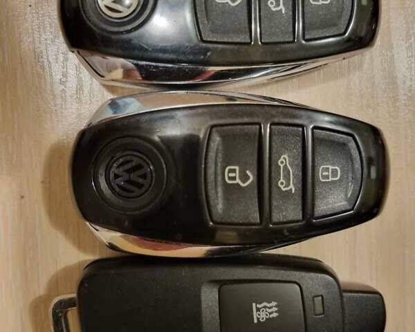 Білий Фольксваген Туарег, об'ємом двигуна 2.97 л та пробігом 240 тис. км за 28000 $, фото 26 на Automoto.ua