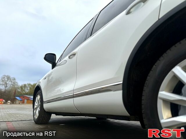 Белый Фольксваген Туарег, объемом двигателя 3.6 л и пробегом 130 тыс. км за 25000 $, фото 4 на Automoto.ua