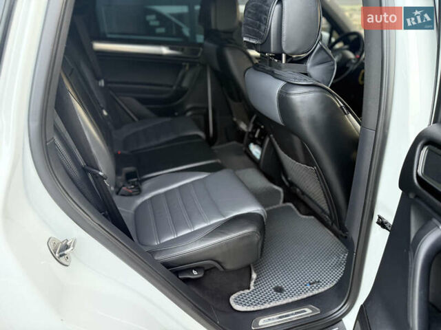 Білий Фольксваген Туарег, об'ємом двигуна 2.98 л та пробігом 287 тис. км за 24250 $, фото 27 на Automoto.ua