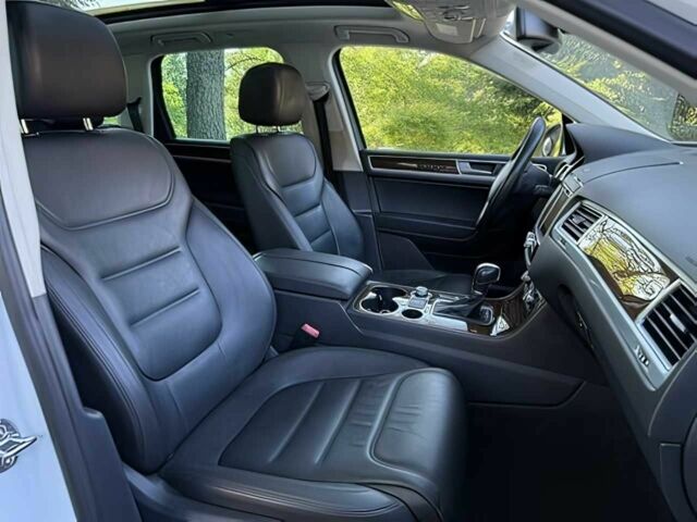 Белый Фольксваген Туарег, объемом двигателя 3.6 л и пробегом 72 тыс. км за 12000 $, фото 13 на Automoto.ua