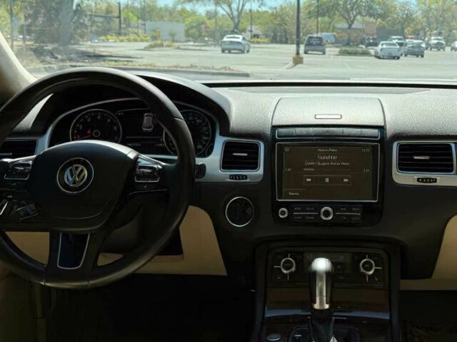 Білий Фольксваген Туарег, об'ємом двигуна 3.6 л та пробігом 78 тис. км за 6200 $, фото 6 на Automoto.ua