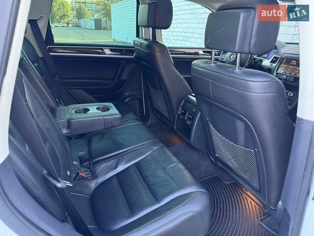 Белый Фольксваген Туарег, объемом двигателя 3.6 л и пробегом 242 тыс. км за 18500 $, фото 20 на Automoto.ua