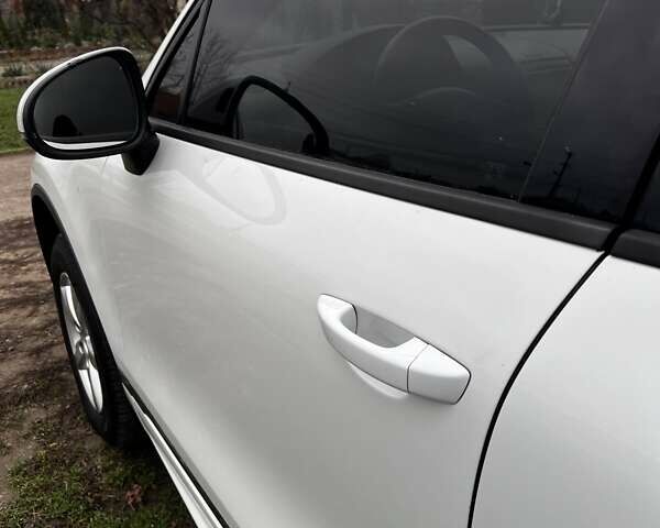 Білий Фольксваген Туарег, об'ємом двигуна 2.97 л та пробігом 334 тис. км за 26000 $, фото 22 на Automoto.ua