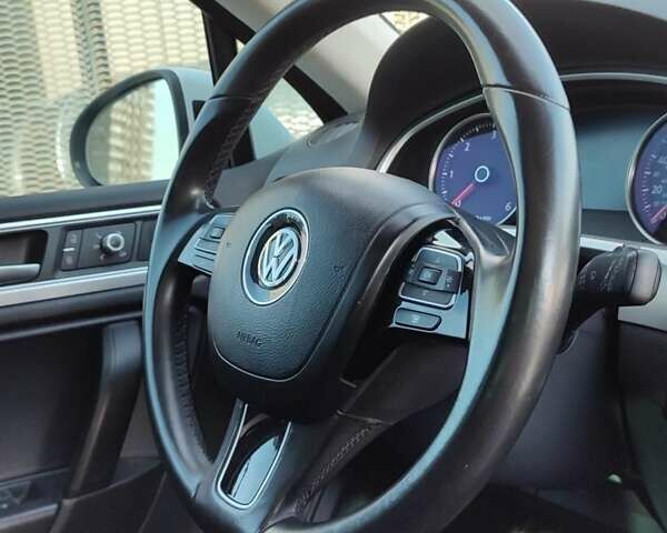 Білий Фольксваген Туарег, об'ємом двигуна 3 л та пробігом 157 тис. км за 27500 $, фото 14 на Automoto.ua