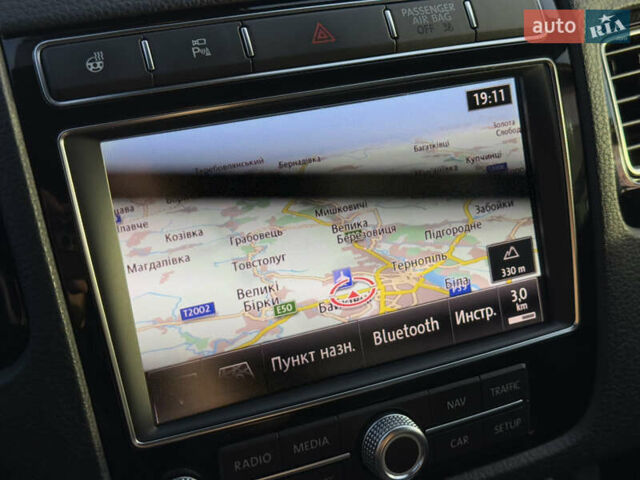 Білий Фольксваген Туарег, об'ємом двигуна 3 л та пробігом 279 тис. км за 24700 $, фото 45 на Automoto.ua