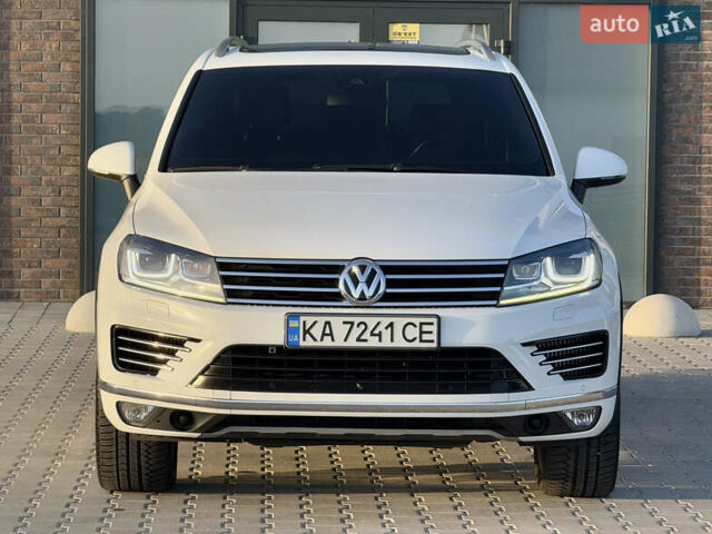 Білий Фольксваген Туарег, об'ємом двигуна 3 л та пробігом 279 тис. км за 24700 $, фото 6 на Automoto.ua