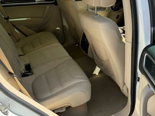 Білий Фольксваген Туарег, об'ємом двигуна 3.6 л та пробігом 78 тис. км за 6200 $, фото 10 на Automoto.ua