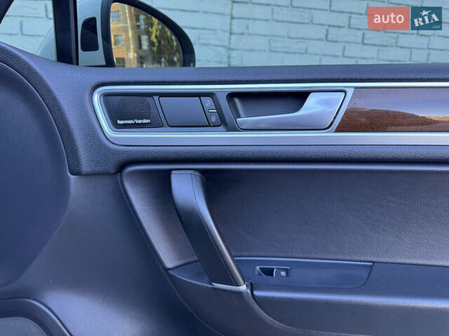 Белый Фольксваген Туарег, объемом двигателя 3.6 л и пробегом 242 тыс. км за 18500 $, фото 26 на Automoto.ua