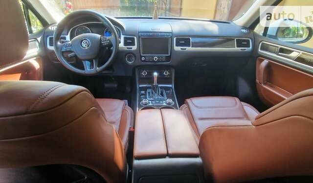 Білий Фольксваген Туарег, об'ємом двигуна 3 л та пробігом 102 тис. км за 34800 $, фото 5 на Automoto.ua